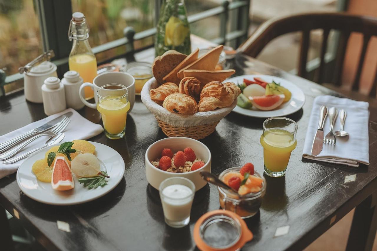 Les Deux Tours Hotel Marrakesh Exterior photo A light breakfast