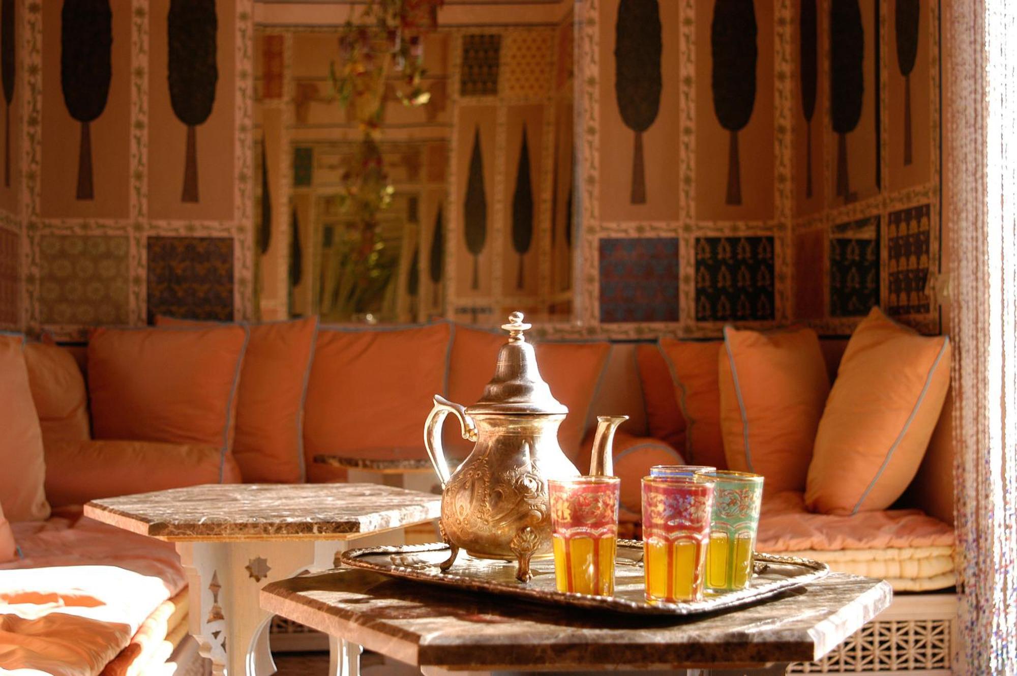Les Deux Tours Hotel Marrakesh Exterior photo Moroccan mint tea