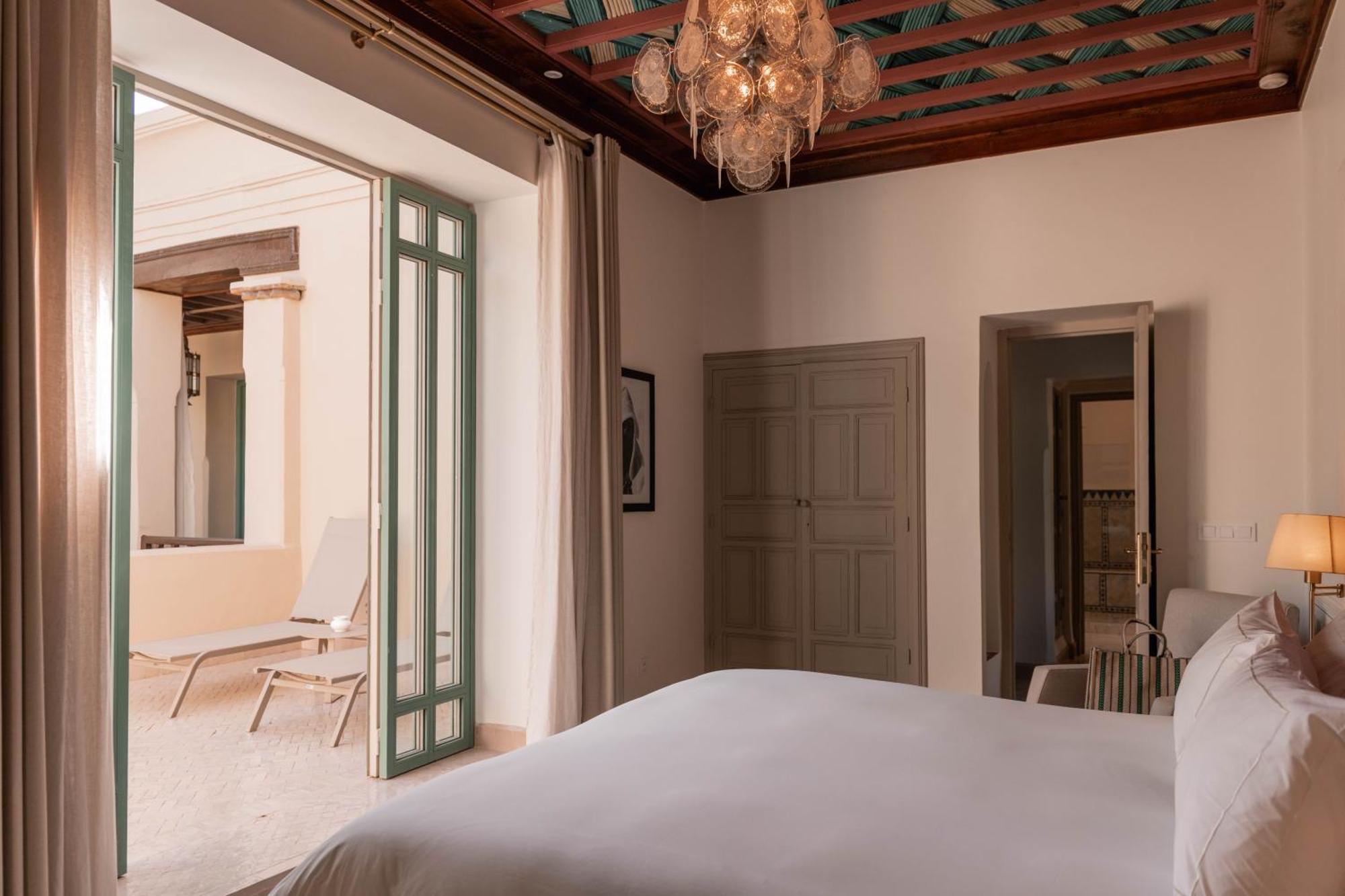 Les Deux Tours Hotel Marrakesh Exterior photo A bedroom at the hotel